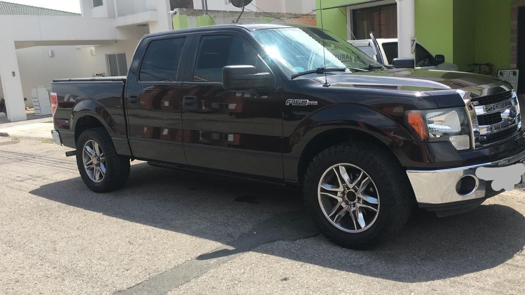 Un solo dueño, 135.000km, estribos eléctricos, sunroof, tapa balde, aros 20, pantallas en cabeceras, barra frontal led, luces de xenon. $28.000. Solo interesados. 0991-014032.