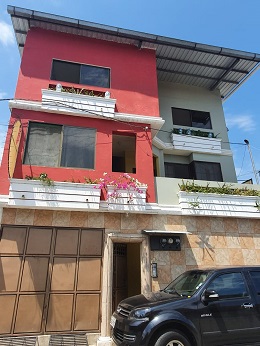 Atrás Colegio José María Egas. Alquilo o vendo departamentos/ Suites. 0939-888458, 0994-106756.