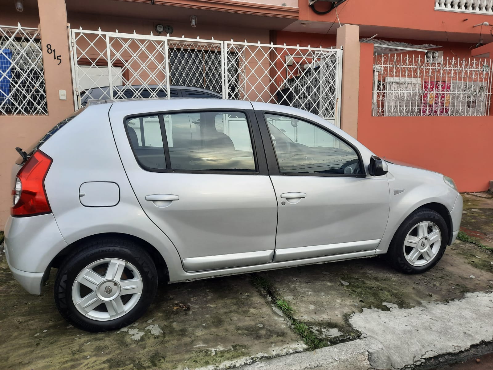 2012; $8.500; 100.100 km, a/c, cero choques, excelente estado. 0988876994.