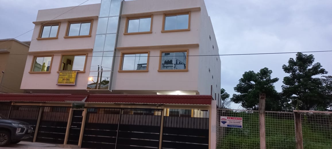 Junto a Universidad Católica, vendo departamentos, edificio por estrenar 2 y 3 dormitorios con garaje, portero eléctrico, acabdos de primera. Acepto financiamiento desde 70.000 sin intermediarios. Teléfono: 099-7130491.