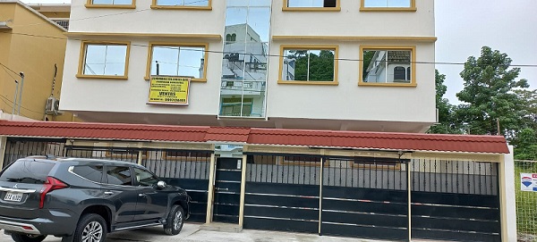 Junto a la Universidad Católica. Departamentos por estrenar, edificio moderno nuevo, calle cerrada, garita, guardianía, garaje eléctrico. $ 88.000. Financiamiento. Tel: 0997-130491.