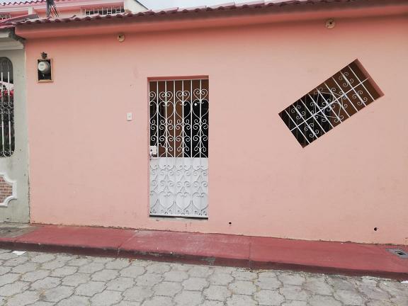 Vendo casa 3 dormitorios con closet, patio, hall. Remato. 0978-969728.