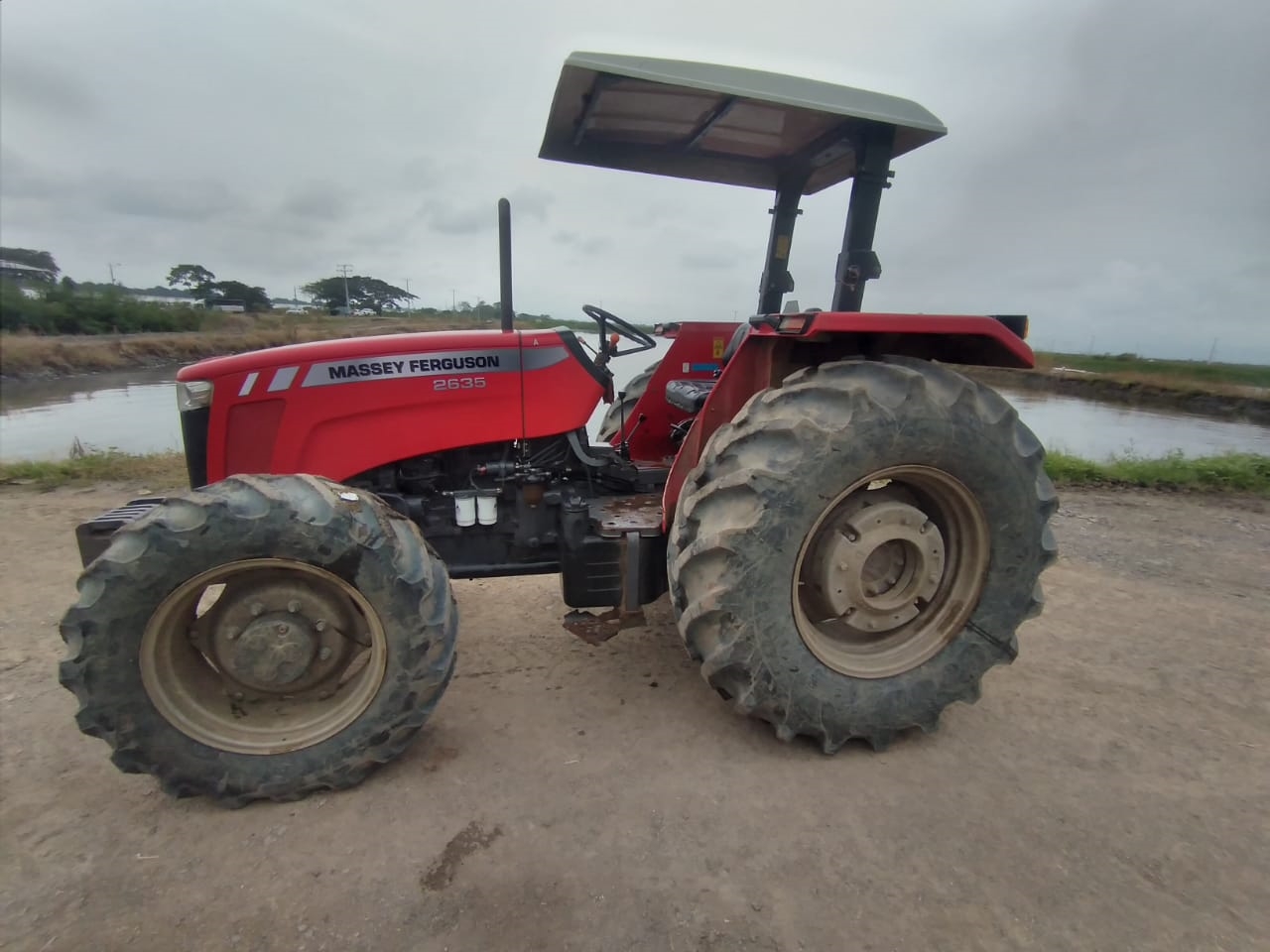 Ferguson MF 2635/4 WD Full 3400HRS. Informes 099-392-6839.