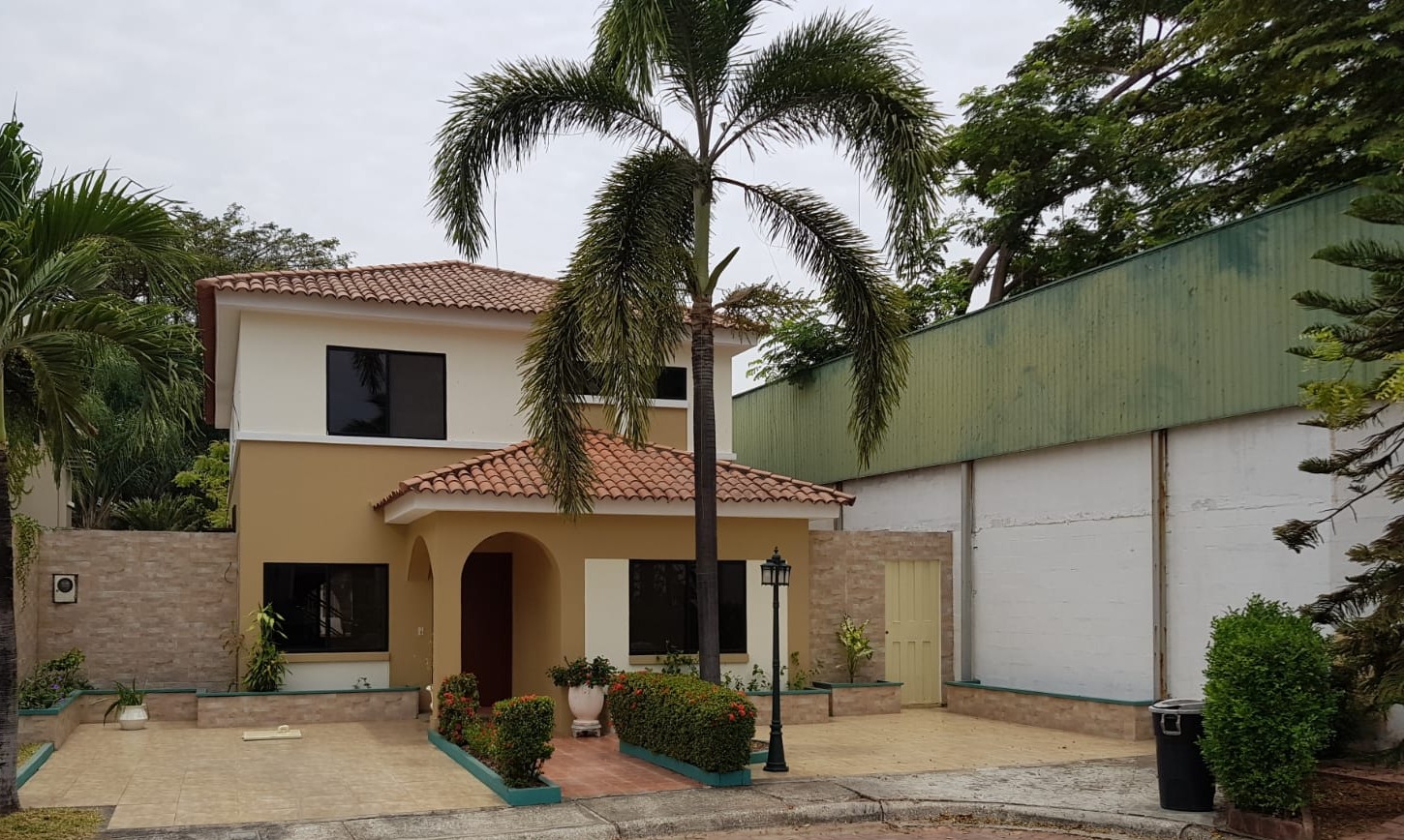 La Coralia, vendo casa, 5 dormitorios 336m2 terreno. 0994254602.