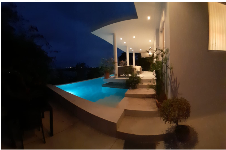 Propriedad frente al mar, vista espectacular, 4200 m2 con 38 metros de frente al mar. Villa, piscina, jacuzzi, muchos más. Informes: 099-7479521; 099-7939279.