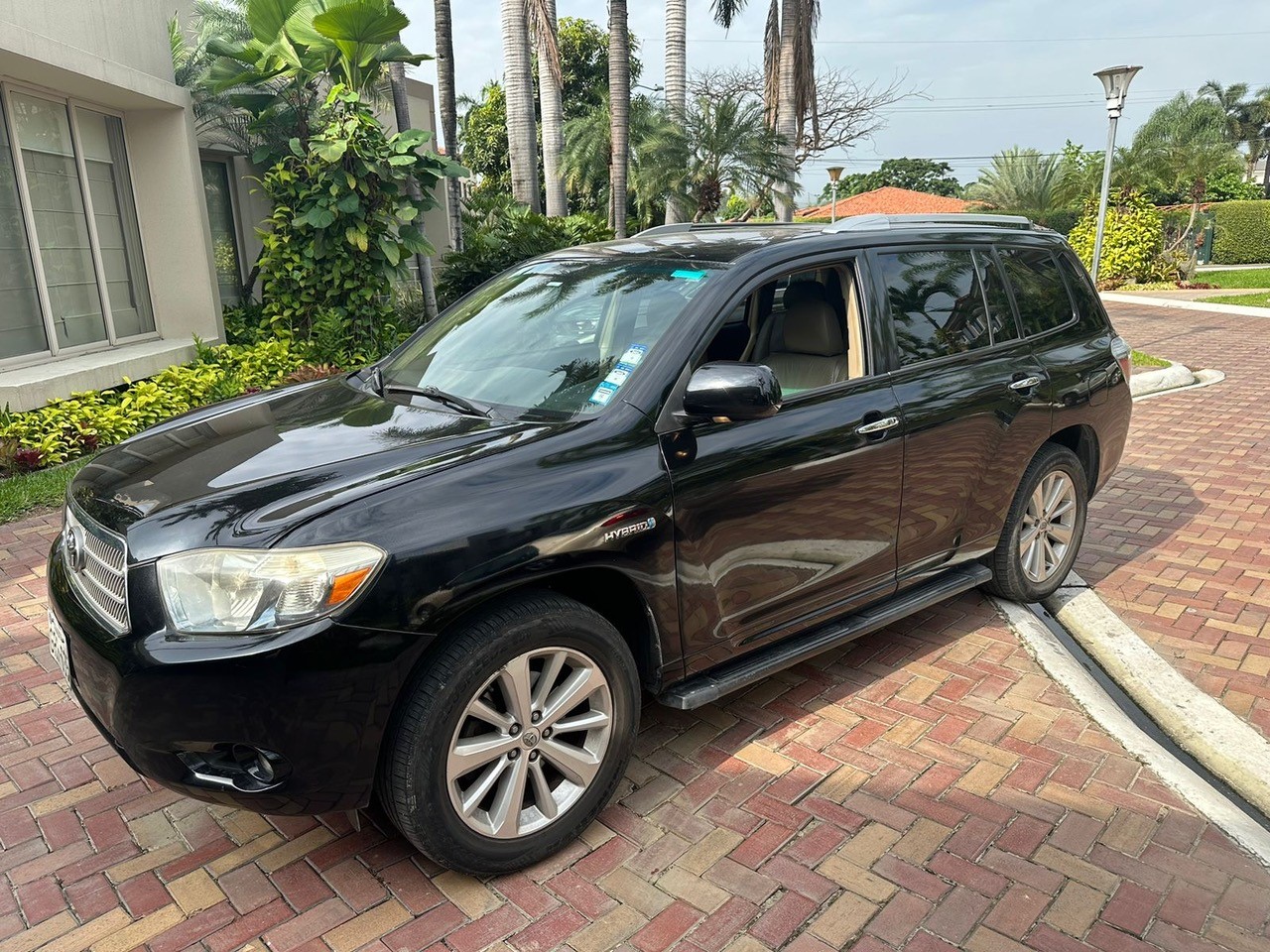 Toyota highlander. 4x4 año 2009. Telefono: 0999483984. Valor: $14.000.