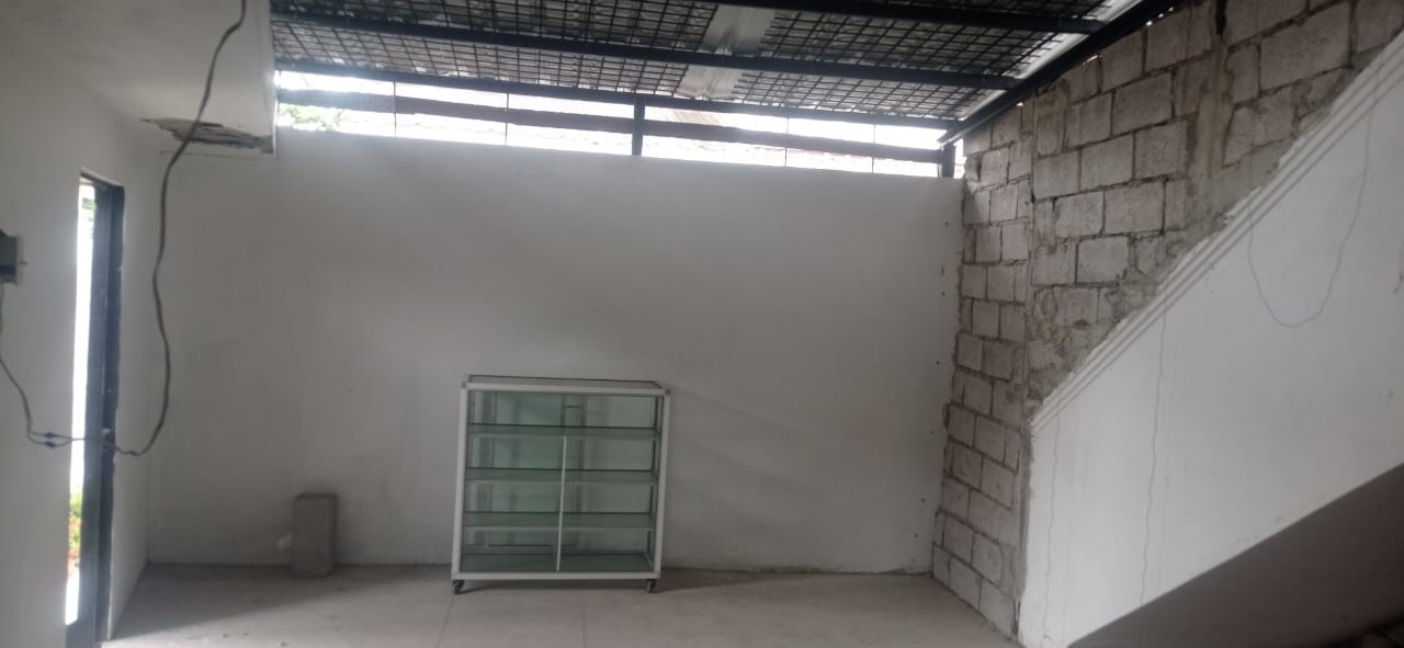 Arriendo bodega de 30 mts planta baja a la calle sector sur barrio centenario multiuso. Info:0997203543.