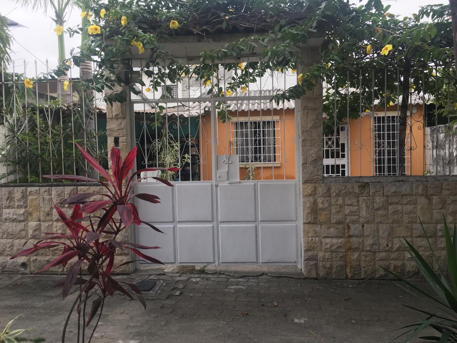 Vendo casa en Samanes VII, 3 habitaciones, 1 baño por 75.000 dólares. Contacto +34665944754.