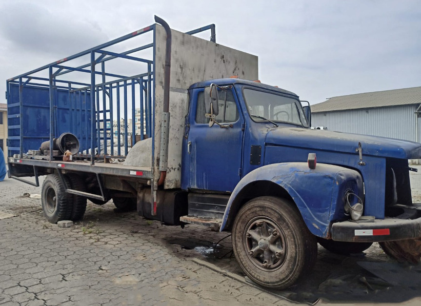 Camión año 1967, 14 toneladas, motor fundido. Teléfono: 0991002632.