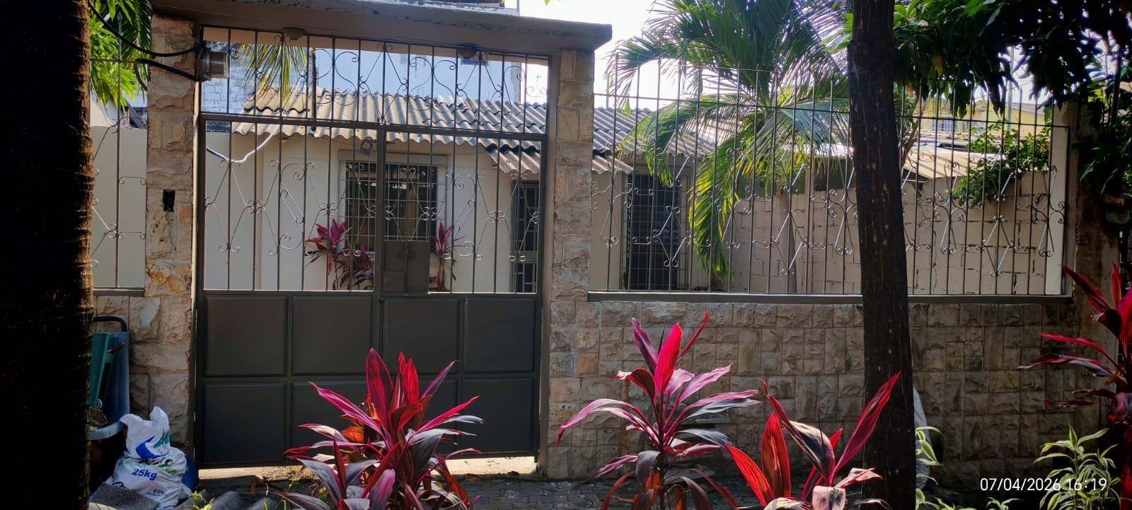 Casa con 3 habitaciones, 1 baño, sala comedor por 68.000 dólares. Contacto +34665944754.