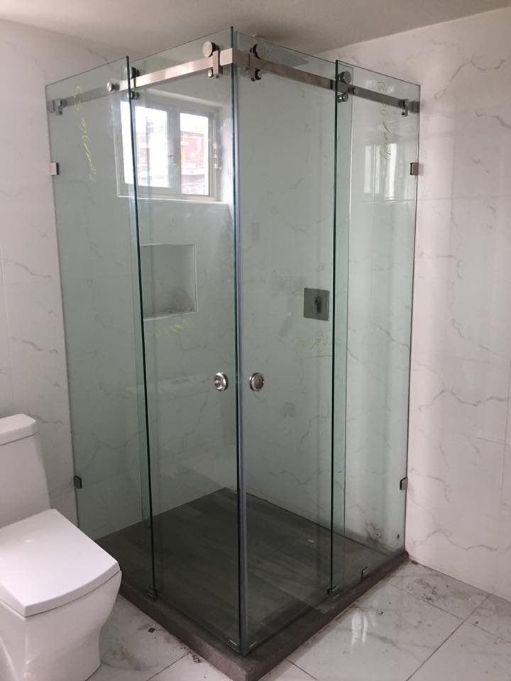 Para baños, mamparas puertas ventanas, fachadas, locales. 0990-211457.